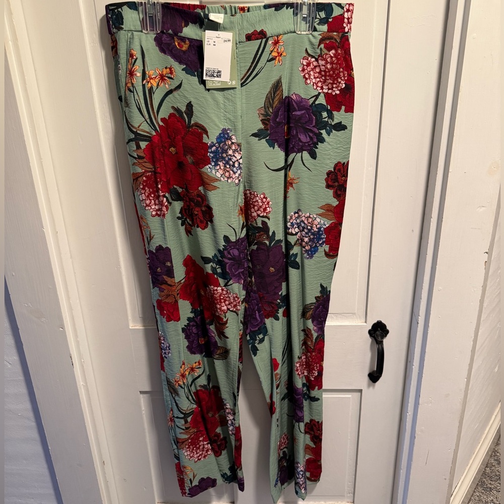 NWT H&M Floral Wide-Leg Pants in Sage Green with Red & Purple Blooms - 14